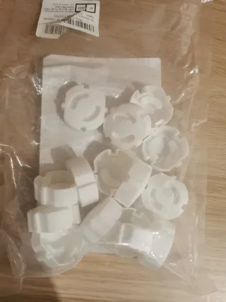Protectores de enchufe blancos