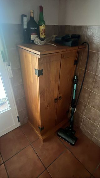 Mueble botellero de madera