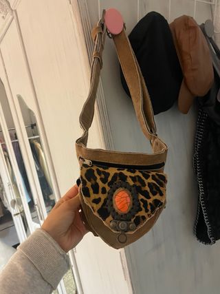 Riñonera de piel con estampado animal