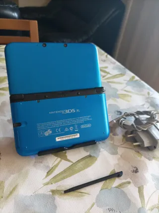 Nintendo 3DS XL blu e nero
