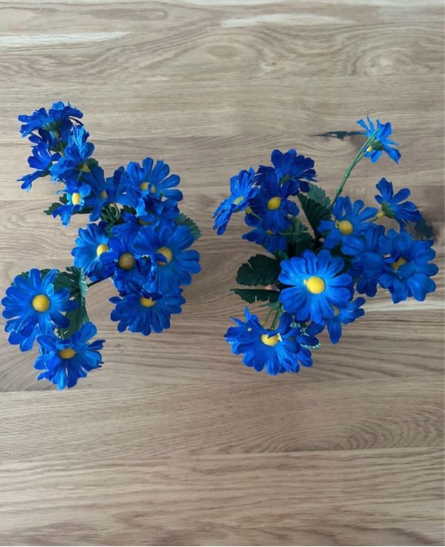 Flores Artificiales Azules en Macetas Terracota