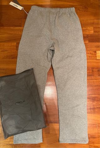 Pantalón Essentials Gris