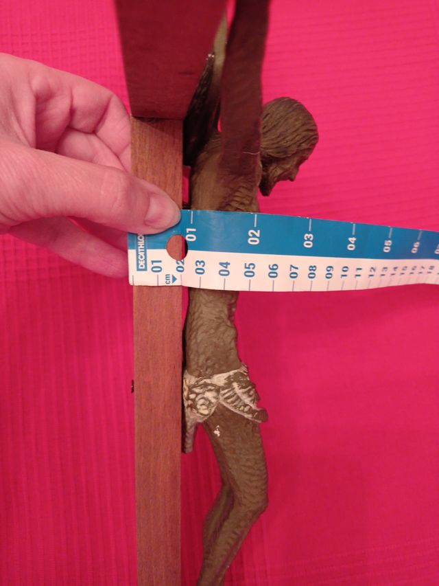 Cristo de pared con cruz de madera