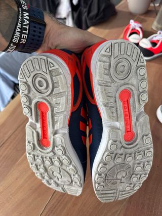 Zapatillas Adidas Azules y Naranjas