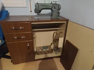 Máquina de coser Refrey Transforma 427