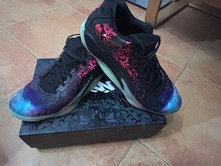 Zapatillas de baloncesto en buen estado