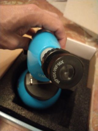 Microscopio de juguete azul