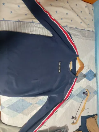 Sudadera Hollister Azul con Rayas Rojas