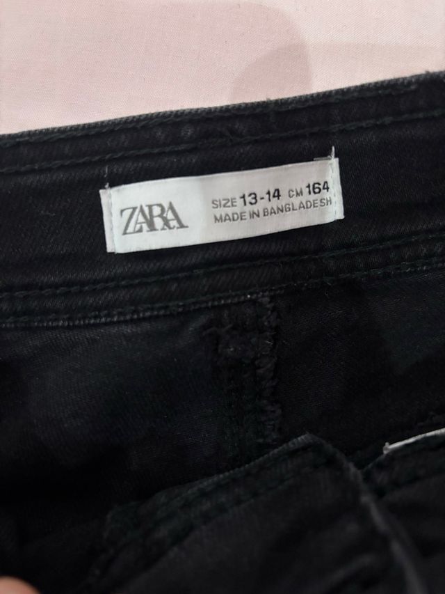 Pantalón vaquero Zara negro ancho