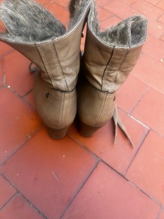 Botines de cuña con pelo interior color arena