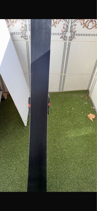 ENCERAR Y REPARAR ESQUÍS