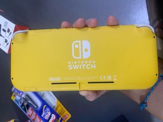 Nintendo Switch Lite Amarillo