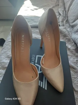 Zapatos de tacón Marypaz dorados