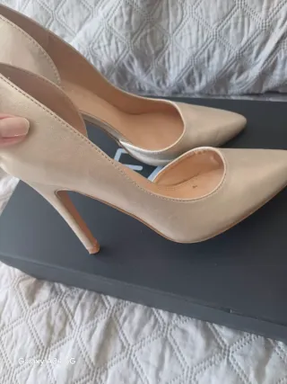 Zapatos de tacón Marypaz dorados