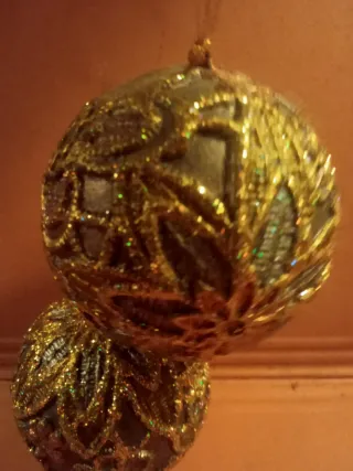 Bolas de Navidad Doradas Decoradas