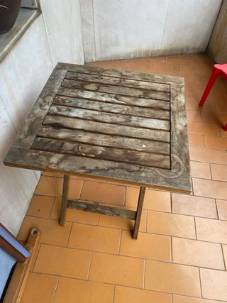 Sillas y mesa de terraza plegables