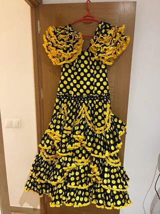 Traje de flamenca lunares amarillo y negro
