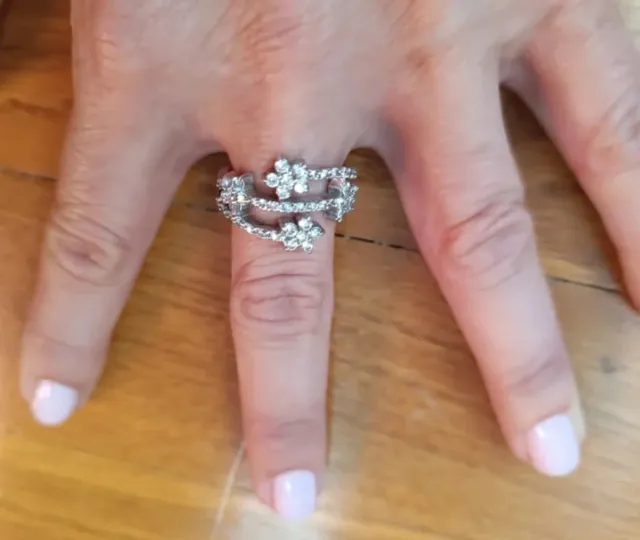 Sortija y pendientes plateados