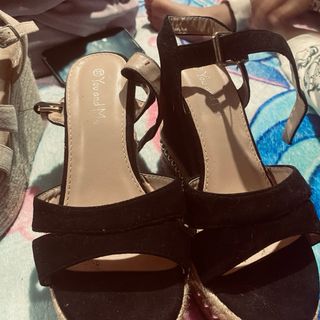 Sandalias cuña negras y beige