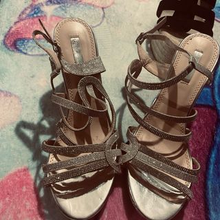 Sandalias cuña negras y beige