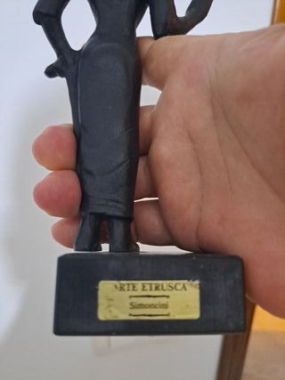 Figura Etrusca Ofrendante