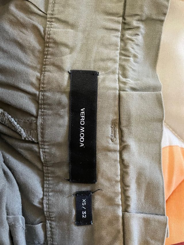 Pantaloni beige in tessuto (misure nelle foto)