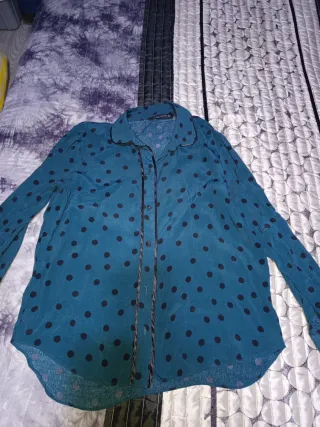 Camisa Zara lunares negros