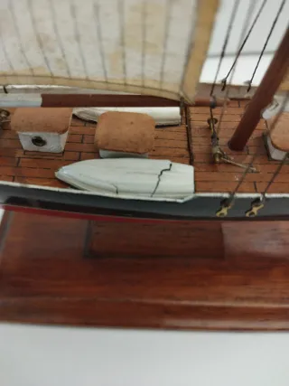 Lotto di due modellini di navi: Bluenose e Red Dragon