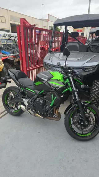 Kawasaki Z650 año 2022 20000km.limitada A2