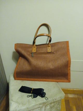 Bolso grande marrón y negro