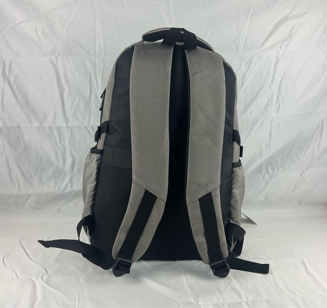 Mochila unisex gris moderna