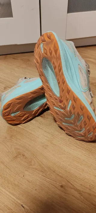 Zapatillas Salomon Beige y Naranja