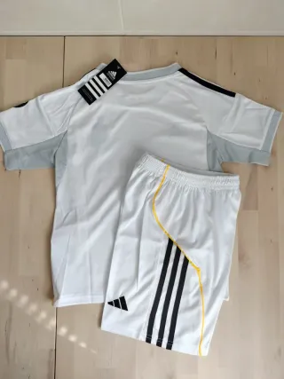 Conjunto Real Madrid Tallas 5-6 y 9-10