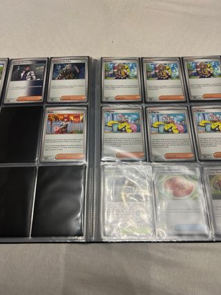 Álbum con mazos pokemon 