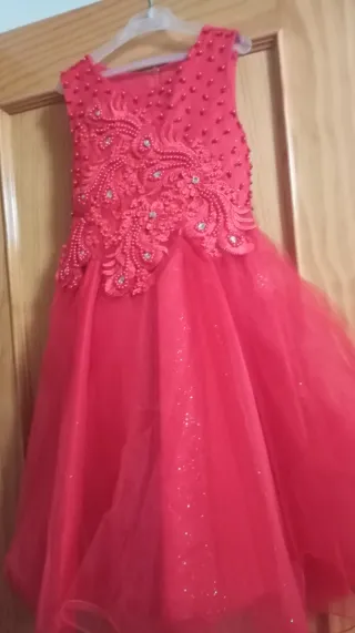Vestido de fiesta rojo con pedrería