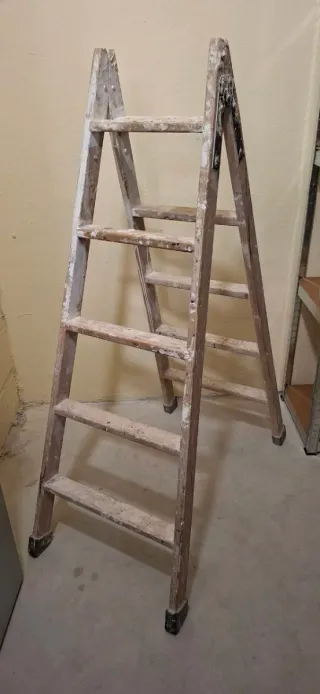 Escalera de madera de pintor