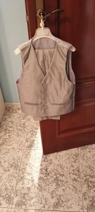 Traje de ceremonia para niño color oro y morado