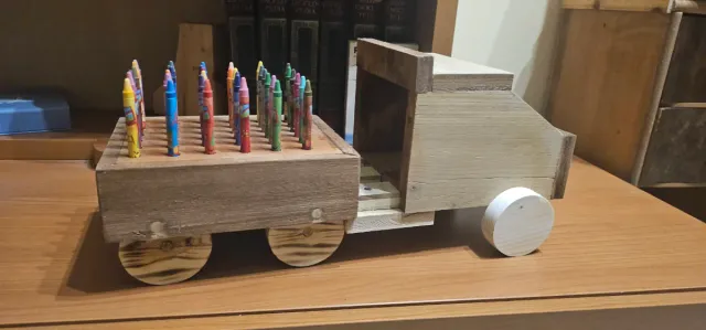 Trenino porta pastelli in legno