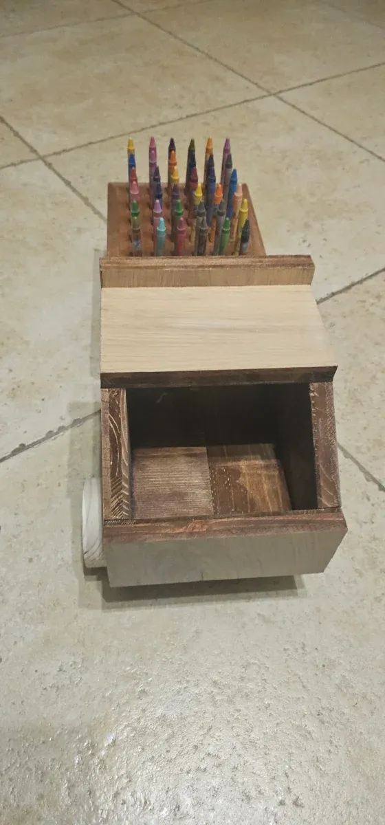 Trenino porta pastelli in legno