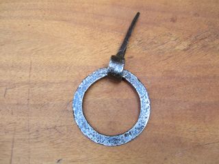 Aldaba antigua hierro forjado, anillo 8.2 cm.