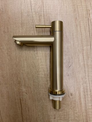 Grifo de lavabo dorado acero inoxidable nuevo