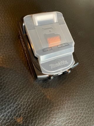 Makita Caricabatterie DC18SD e Batteria BL1860B