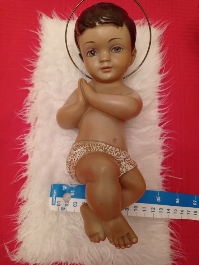 Niño Jesús con cuna de madera