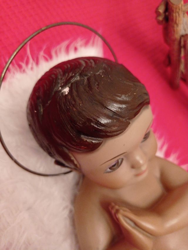 Niño Jesús con cuna de madera