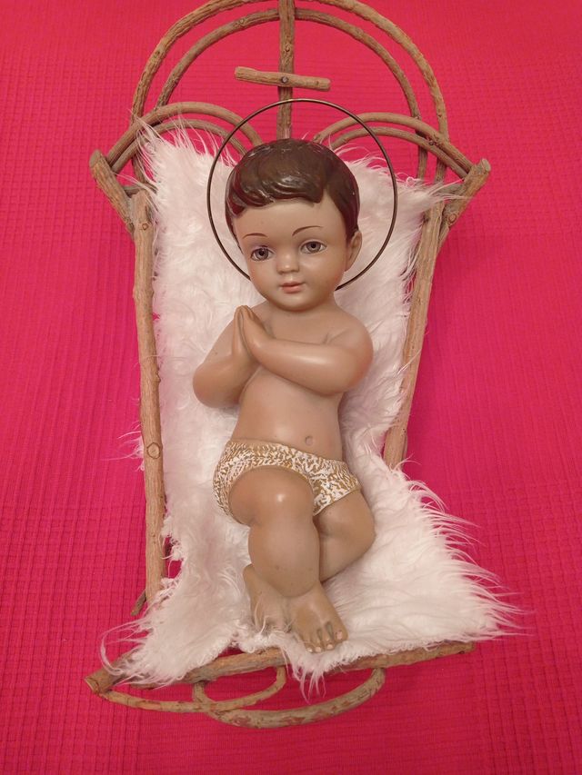Niño Jesús con cuna de madera