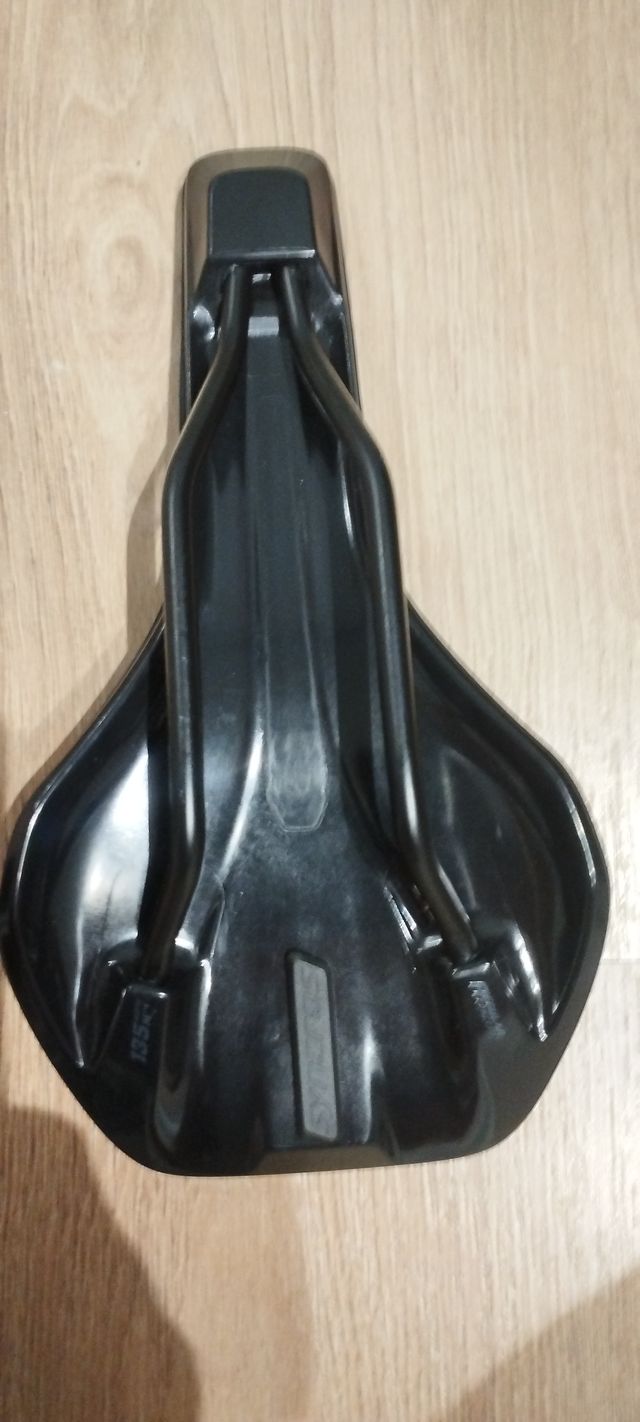 Sillín de Bicicleta Tofino Negro 135mm