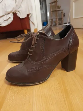 Zapatos Oxford tacón marrones talla 38