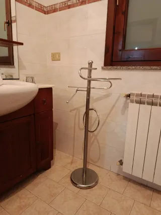 Porta asciugamani da bagno in metallo