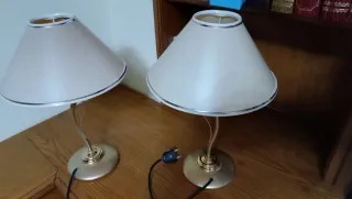 2 lampade da tavolo beige e oro