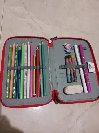 Estuche escolar con lápices y rotuladores